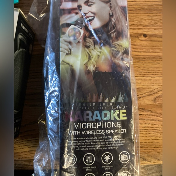 Karaoke mic with features - Picture 2 of 3